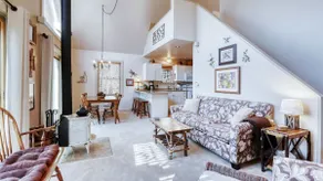 Secluded Dublin Hills Chalet <8 mins to EVL> - Image 2