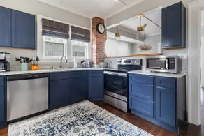 Modern LUX Downtown Bungalow 💙 Tempur-Pedic Beds - Image 5