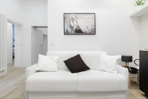 An entire minimalist apartment near the Colosseum - Image 3