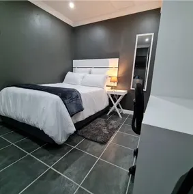 Vusi's Guest House - Image 2