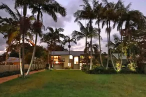Incredible Lakeview Home in Morisset Pets Welcome - Image 2