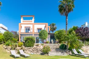 Wonderful Villa with views - Image 4