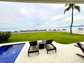 Deluxe Condo steps from the Beach private jacuzzi - Image 2