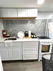 Modern cozy studio apartment w/private entrance - Image 4
