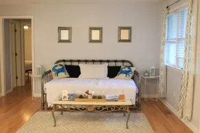 Virginia Beach 2 King BR apt 100 feet from beach - Image 5