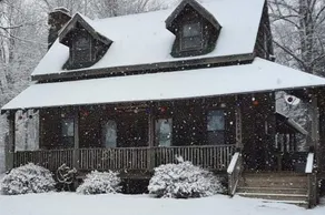 Cozy cabin on the hill! Free Wifi! - Image 4