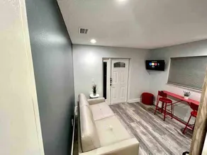 Piece of Heaven. Private 1 Bedroom Studio. - Image 3