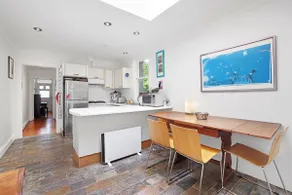 Super Cute Cottage in Sydney Harbour Suburb - Image 5