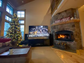 Ski In / Ski Out Treetops Home with Outdoor Private Spa - Image 2