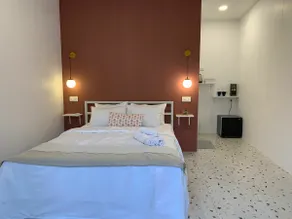 Chic and Modern Lakeside Cottage with Pool 2 - Image 3
