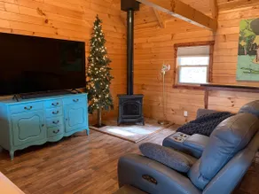 “Lil’ Cabin on the Hill” w Hot Tub and Pool Table - Image 5