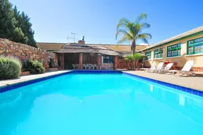 Oasis Country Lodge - Image 2