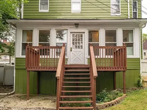 2 Bed/2.5 Bath Restored Beauty - Pistachio Palace - Image 2