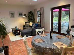 Cons Cottage, Ivy Cottage - Image 2