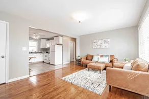 Cozy Midtown Cottage - Image 2