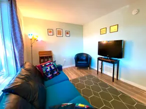 Secluded 2BR home, washer/dryer, private parking - Image 3