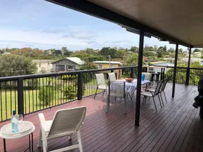 Smith’s Beach Getaway with great views - Image 2