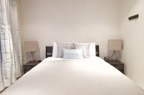 Cozy & prime location | Fast WiFi | Self check-in - Image 2
