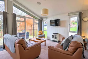 Spacious Oak Cabin with Hot Tub - Devon - Image 3