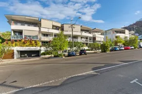 Resort Style Apartment on Gregory - Image 4