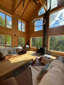 Private Lodge, Hot Tub, Sauna, Swim Pond in Town - Image 3