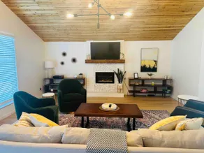 Charming Midcentury Dream Home - Image 3