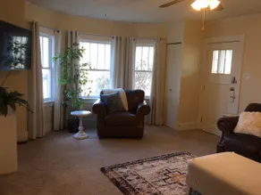 Bright and Spacious Duplex Near Downtown - Image 4
