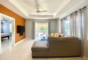 ★New! Modern & Luxurious Suite✔King Bed✔Pool✔Gym★ - Image 3