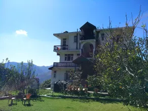 cheerful 6-bedroom home with free parking in the premises - Image 2