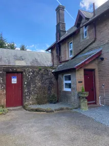 Private wing of pretty Victorian hunting lodge - Image 4