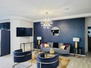 Beautiful- Modern Home - Image 4