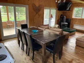 Cottage with fireplace and hot tub - Image 3