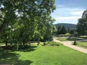Bellevue Park, Station and Old Town - Image 5