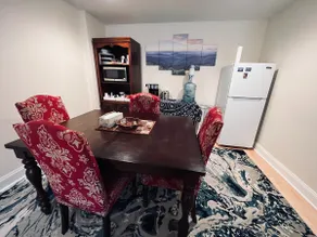2 bedrooms, 1 bath, large livingroom & kitchenette - Image 2