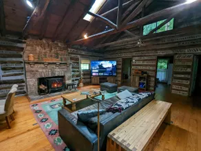 Misty Hill Lodge-Frederick - Image 4