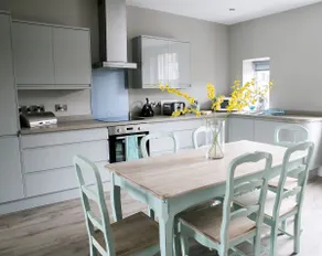 Beautiful Harrogate centre 2 bed with parking - Image 2