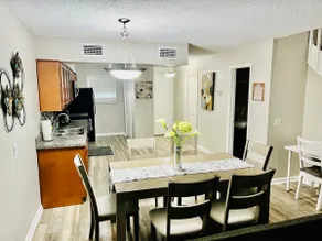 Mandarin Cheerful 2 Bedroom Townhouse w/fireplace - Image 2