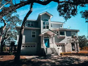 Peaceful Coastal Marsh House - Image 5