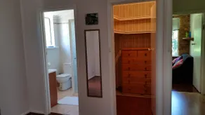 Spacious Garden Apartment Near Park - Image 4