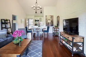 ♥Luxe 2BR, 2 patios, pool, 10 Min To Dwtn/wineries - Image 5