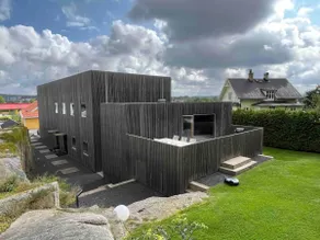 Tiny house with big terrace and garden - Image 3