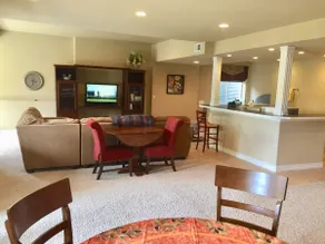 Spread out in comfort suite with private entrance - Image 3