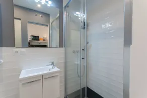 Top Location-Bright -WiFi-A/C - Image 5