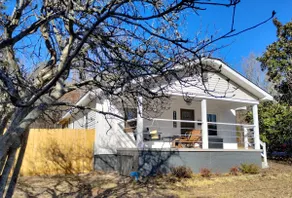 Steele Magnolia Cottage-cozy, full reno, sleeps 6 - Image 2