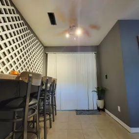 🦾HI-TEK MANOR🤖Central Location🗣️ Two 75in 4k LED TV'S🚀1GB internet🖥️ - Image 3