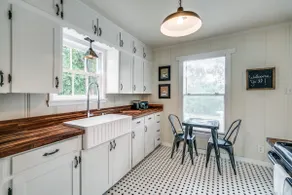 Katie's Woods Lake Cottage - Image 3