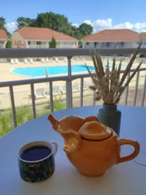 Pool view apartment residence - Image 2