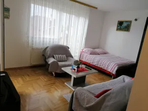 Good Host - Image 3