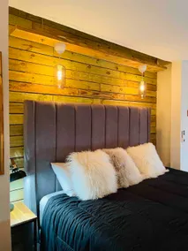 Secret Garden w/ Outdoor Bathtub and King Size Bed - Image 2