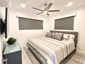 Beautiful Beach Retreat in Heart of Town - 2blks to Beach - Image 4